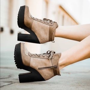 WOMEN LACE UP BOOTIES